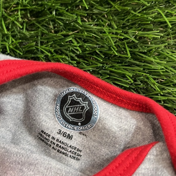 NHL Chicago Blackhawks Bodysuit - Picture 3 of 3